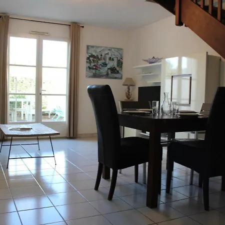 3 Pieces, 4 Couchages A St-martin-de-re, Acces Direct Au Port, Terrasse, Parking Et Wifi - Fr-1-246c-12 *