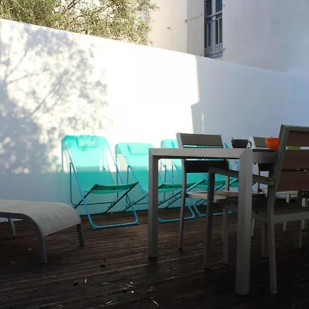 3 Pieces, 4 Couchages A St-martin-de-re, Acces Direct Au Port, Terrasse, Parking Et Wifi - Fr-1-246c-12 *