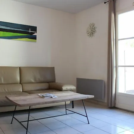 3 Pieces, 4 Couchages A St-martin-de-re, Acces Direct Au Port, Terrasse, Parking Et Wifi - Fr-1-246c-12