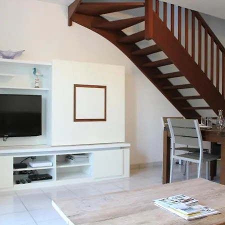 3 Pieces, 4 Couchages A St-martin-de-re, Acces Direct Au Port, Terrasse, Parking Et Wifi - Fr-1-246c-12 *
