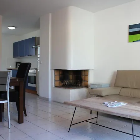 3 Pieces, 4 Couchages A St-martin-de-re, Acces Direct Au Port, Terrasse, Parking Et Wifi - Fr-1-246c-12 Saint-Martin-de-Re