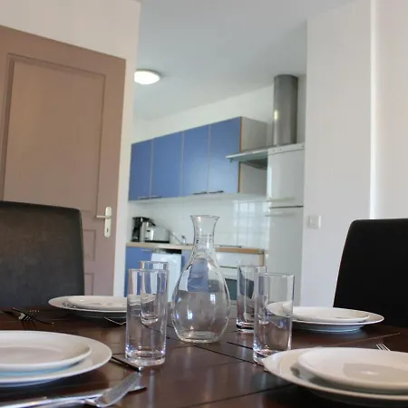 3 Pieces, 4 Couchages A St-martin-de-re, Acces Direct Au Port, Terrasse, Parking Et Wifi - Fr-1-246c-12 Saint-Martin-de-Ré