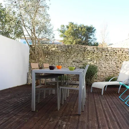 Apartment 3 Pieces, 4 Couchages A St-martin-de-re, Acces Direct Au Port, Terrasse, Parking Et Wifi - Fr-1-246c-12