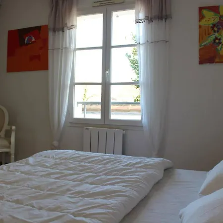 3 Pieces, 4 Couchages A St-martin-de-re, Acces Direct Au Port, Terrasse, Parking Et Wifi - Fr-1-246c-12 Apartmán Saint-Martin-de-Ré