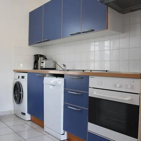 3 Pieces, 4 Couchages A St-martin-de-re, Acces Direct Au Port, Terrasse, Parking Et Wifi - Fr-1-246c-12
