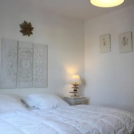 3 Pieces, 4 Couchages A St-martin-de-re, Acces Direct Au Port, Terrasse, Parking Et Wifi - Fr-1-246c-12 Apartmán