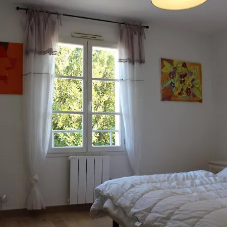 3 Pieces, 4 Couchages A St-martin-de-re, Acces Direct Au Port, Terrasse, Parking Et Wifi - Fr-1-246c-12 Apartment Saint-Martin-de-Re